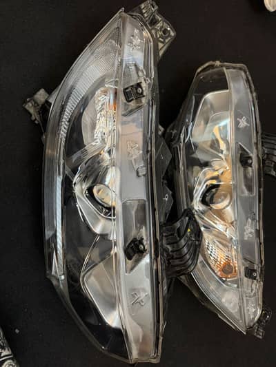 Honda Civic 2019 brand new 10/10 headlights pair