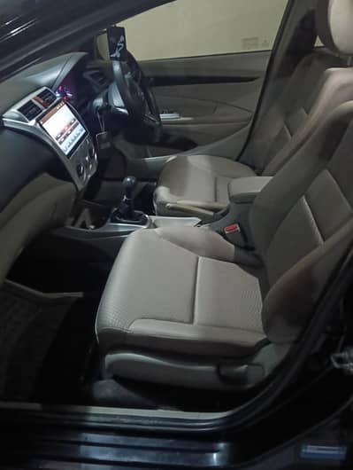 Honda city 2017 model total genine paintblack beauty in mint condition