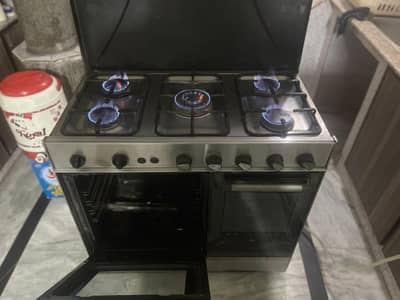 5 Burner Gas Stove with Oven – Excellent Condition |