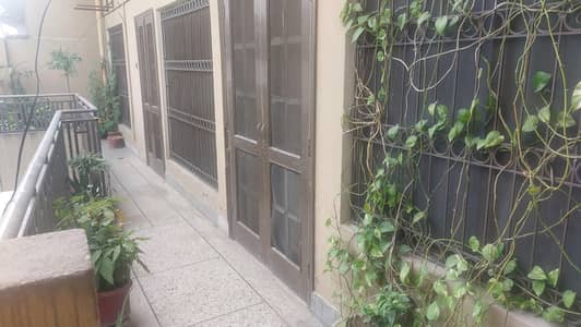 rent upper portion separatel entrance/gate