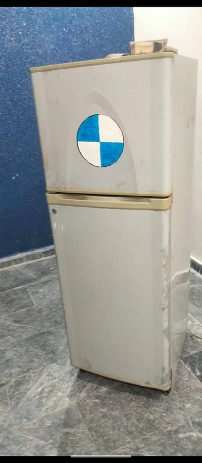 a nice working fridge