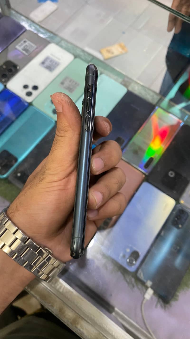 iPhone 11 pro 4