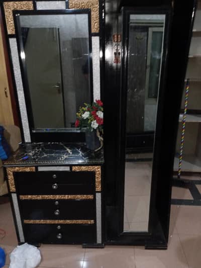 Dessing Table 03228428458