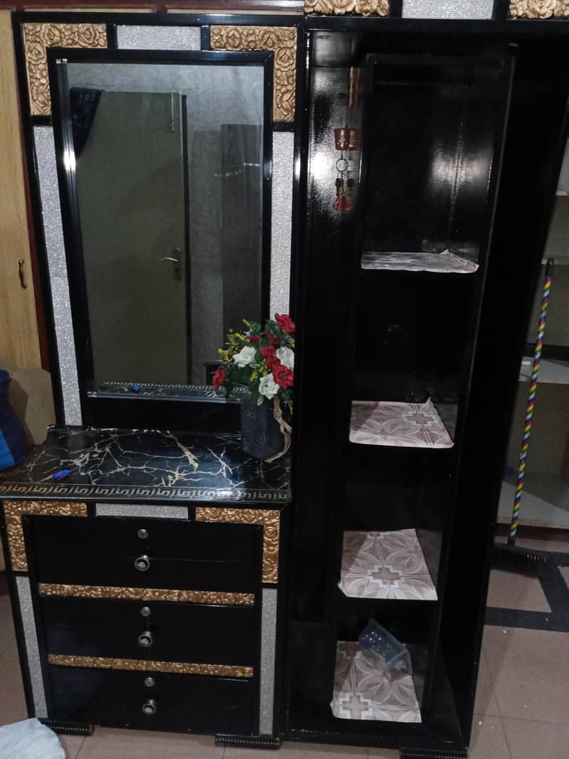 Dessing Table 03228428458 1