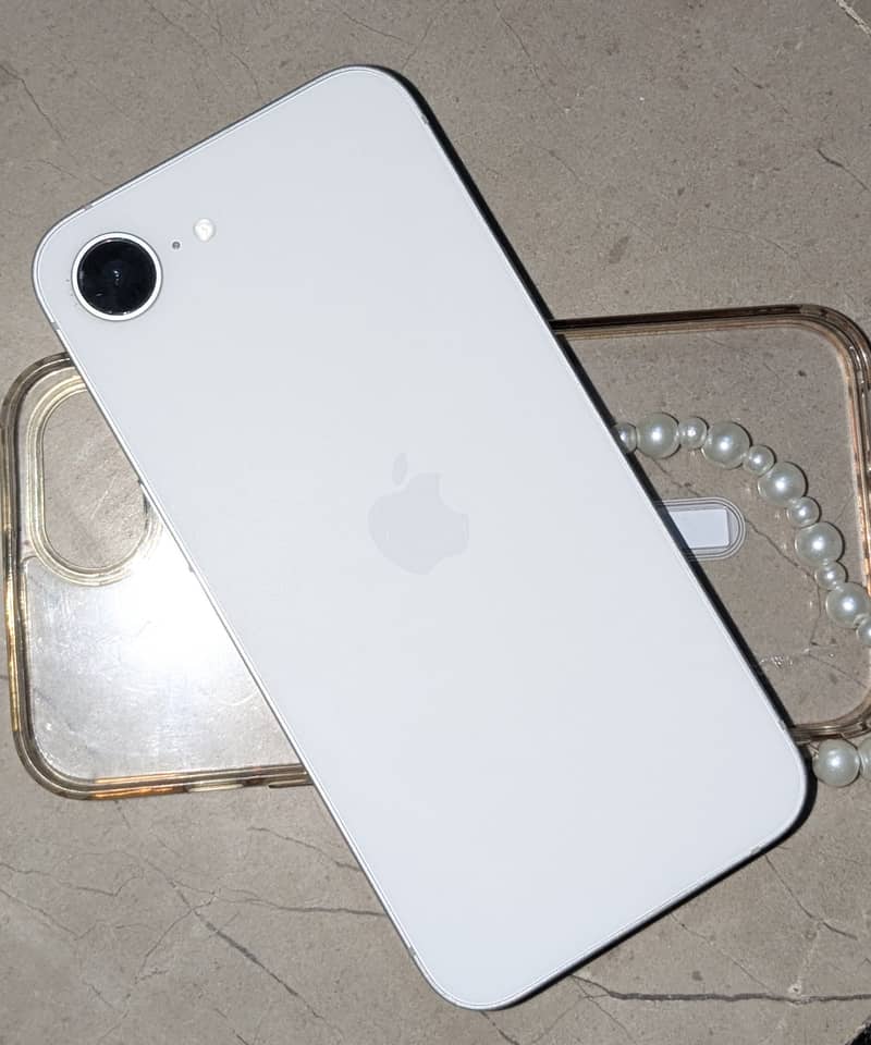 Iphone 16e 6