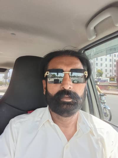 I am driver I wanth job 03000747523