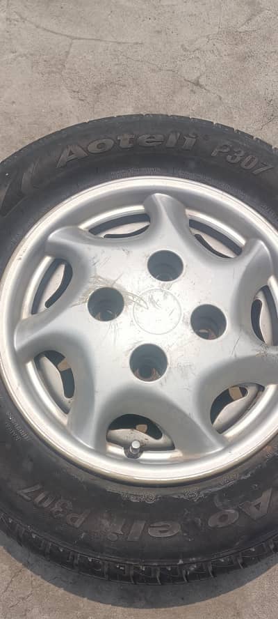 tyre size 175/70 13R only 3 tyre with good condition