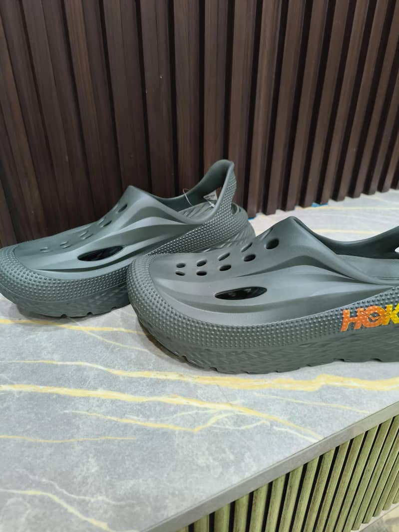 Hoka clogs 1