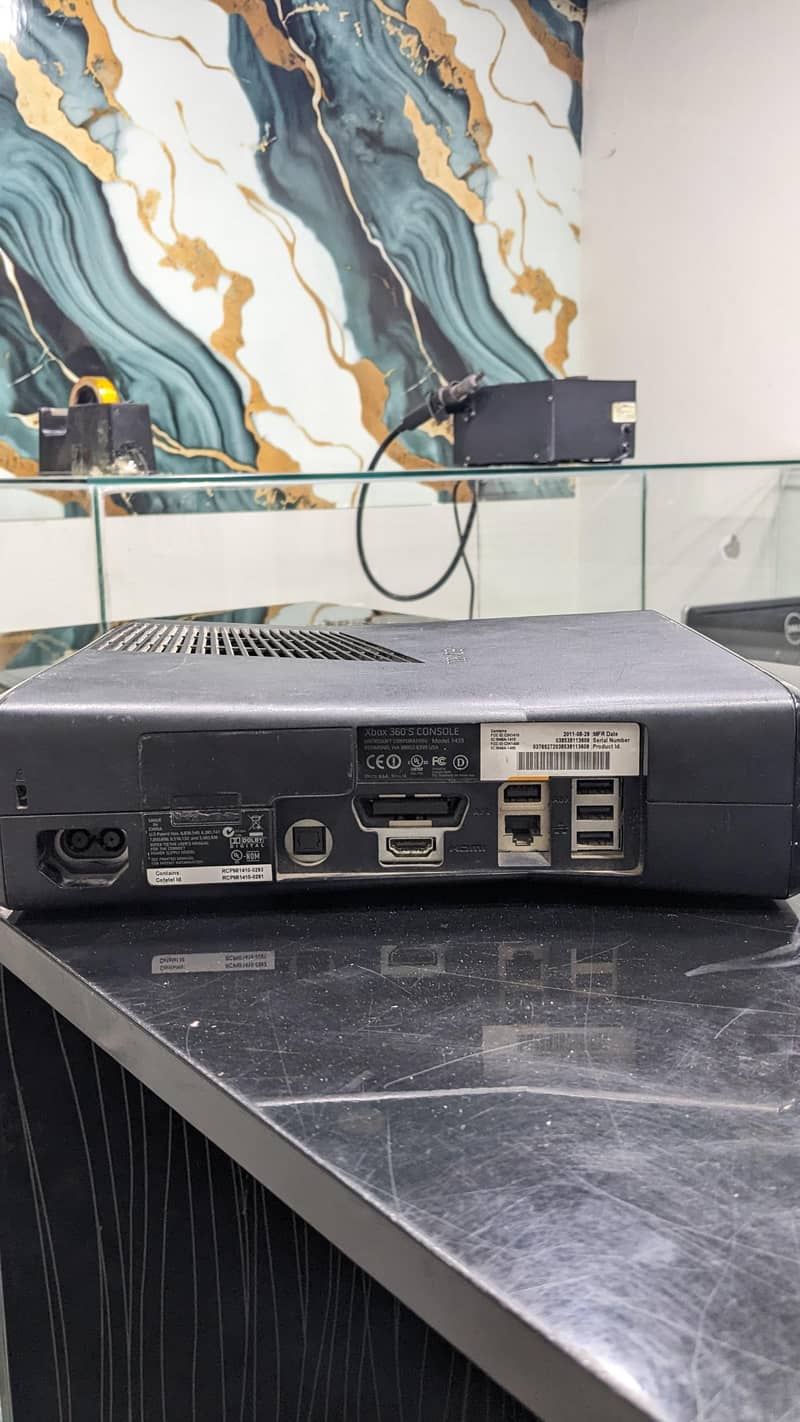 Xbox 360 with multiple game 6