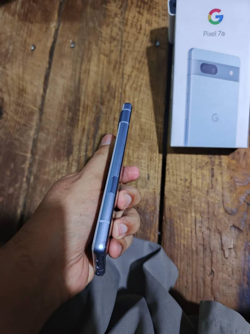 Google pixel 7a 4