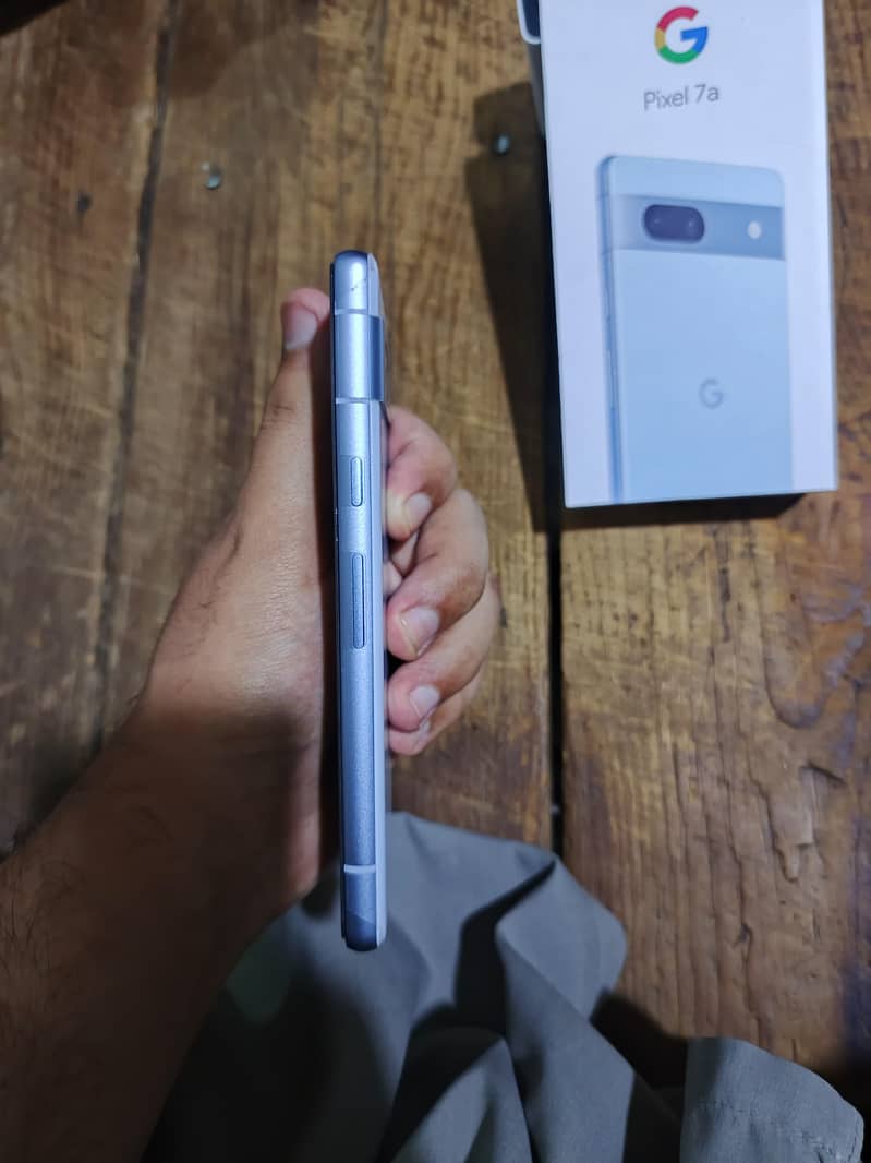 Google pixel 7a 5