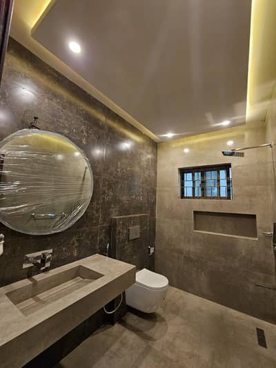 1kanal full house available for rent location f11 Islamabad
