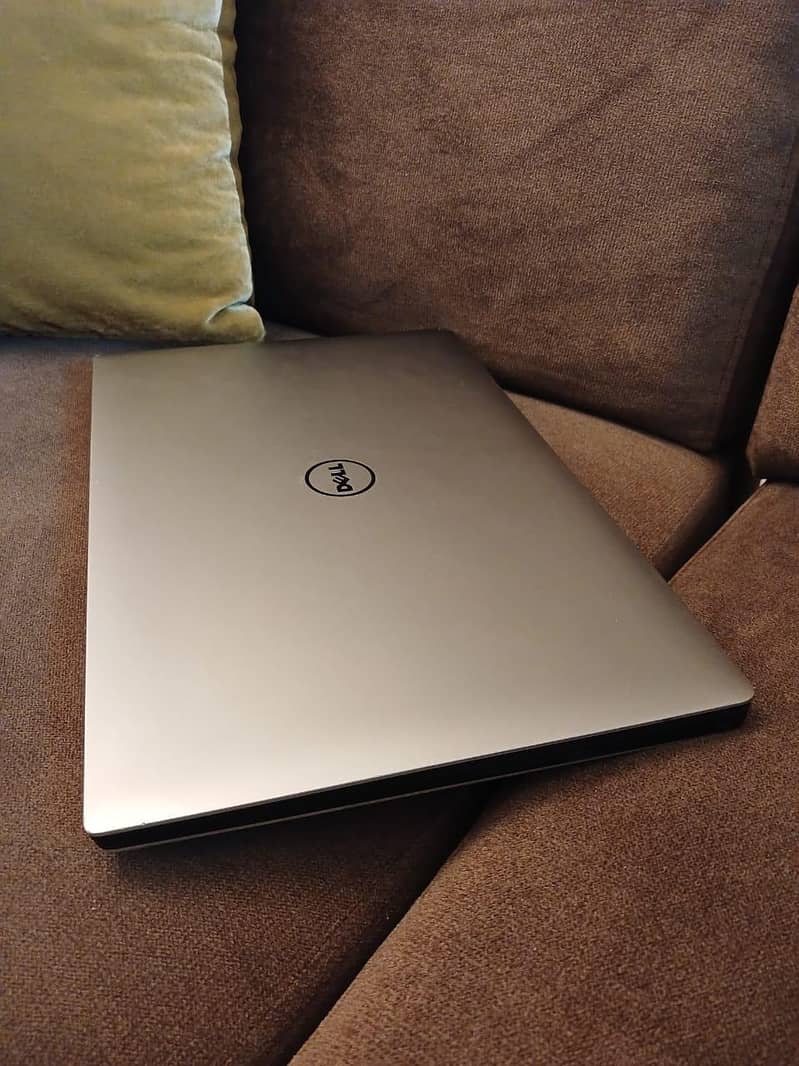 Dell precision 5520 1