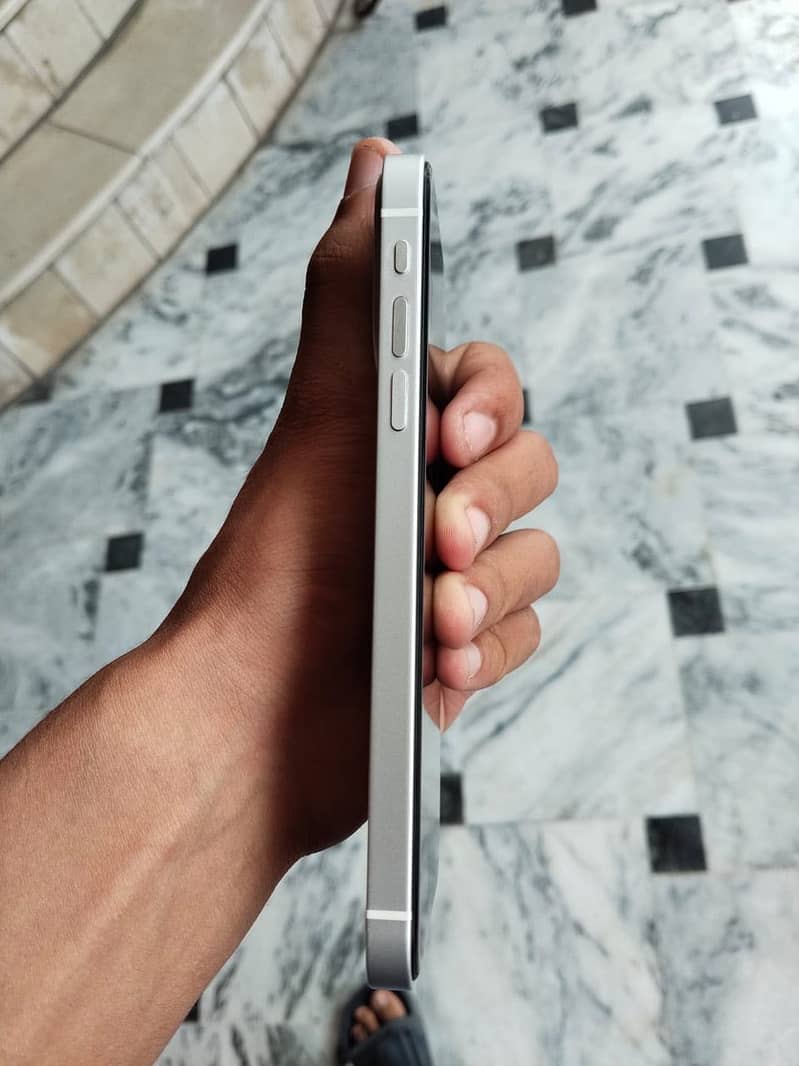 iPhone XR 1