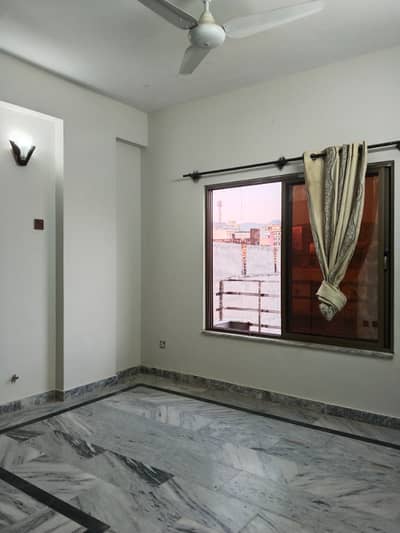 1kanal upper portion available for rent location E11-4 Islamabad