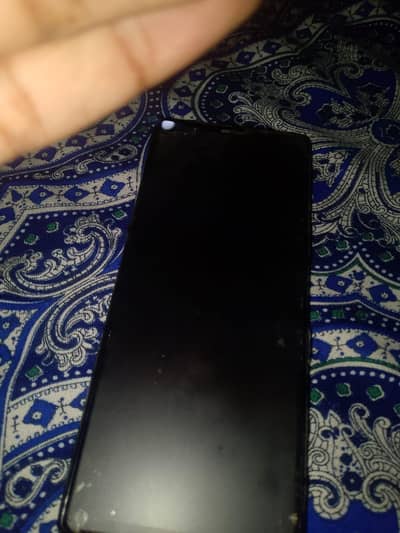 aoa new mobile hai 10 by 10 condition hai ik bi sacrahe ni hai