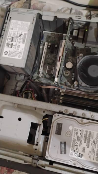 500 gb hard and 128 gb SSD rx 550 amd 4gb and 12 gb ram ddr4 i5 6gen