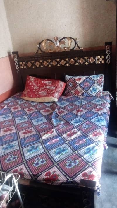 Bed and 2 side tables