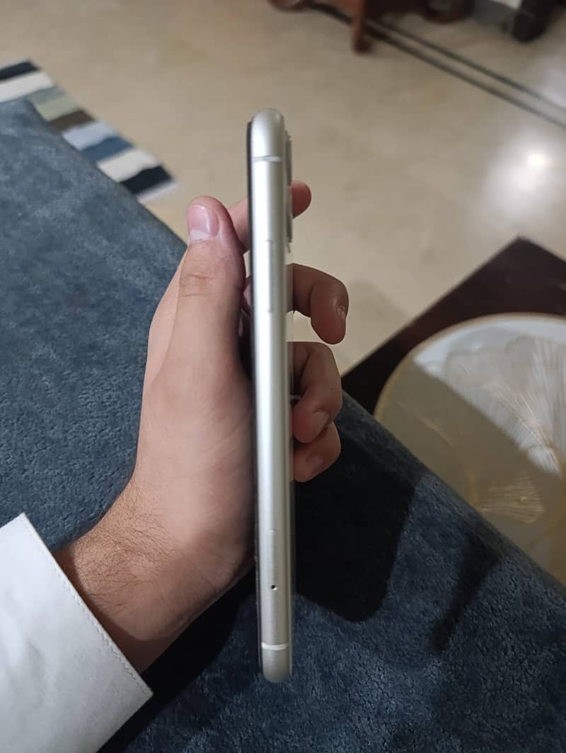 iPhone 11 3