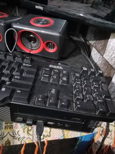 Dell Desktop PC Full Setup – BenQ Monitor + Keyboard + Speakers. .