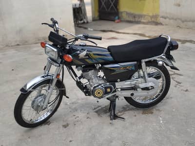 Honda 125/ 2025 k 10th month ko liya tha new