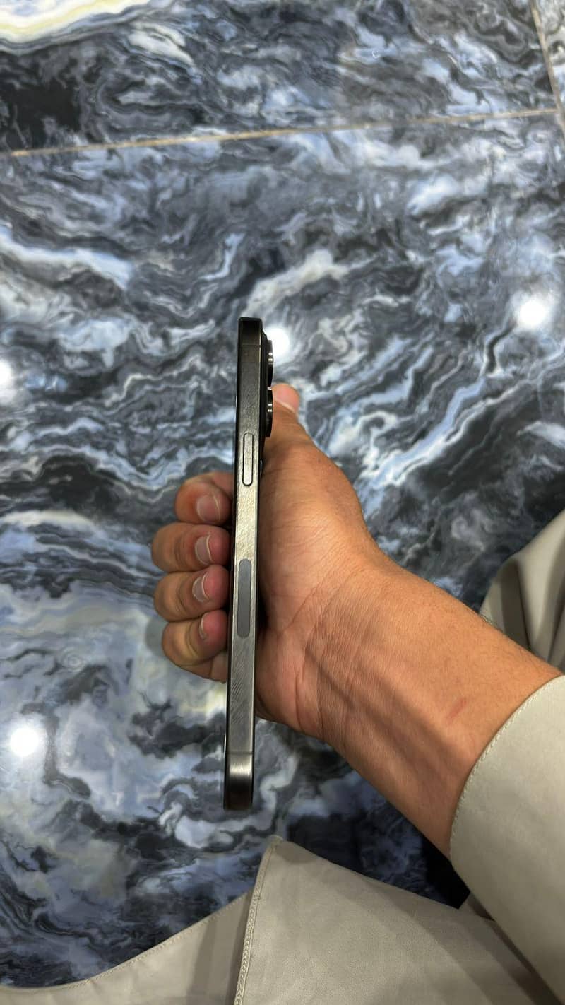 IPHONE 15 PRO MAX 4