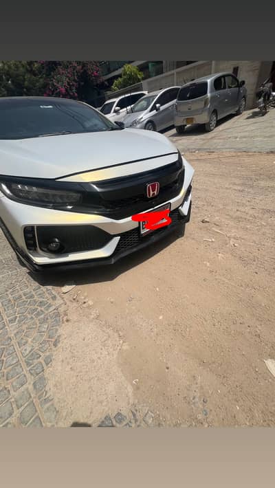 Civic 2017  original Colour Black . . 38000Km Only wrap gold pear whit