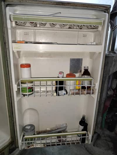 Fridge/ Refrigerator/ Medium Size Fridge Genral company