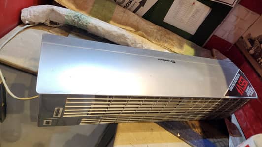 Dawlance 1 ton AC, almost new in condition