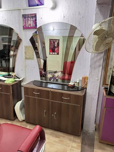 4 mirrors with cabinets
