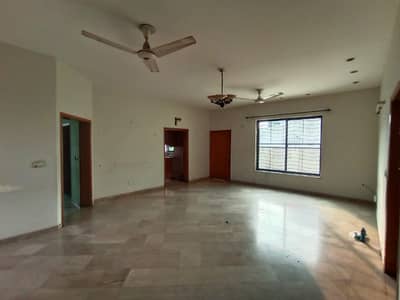 1 KANAL UPPER PORTION FOR RENT IN SUI GAS HOUSING SOCIETY NEAR DHA PHASE 5