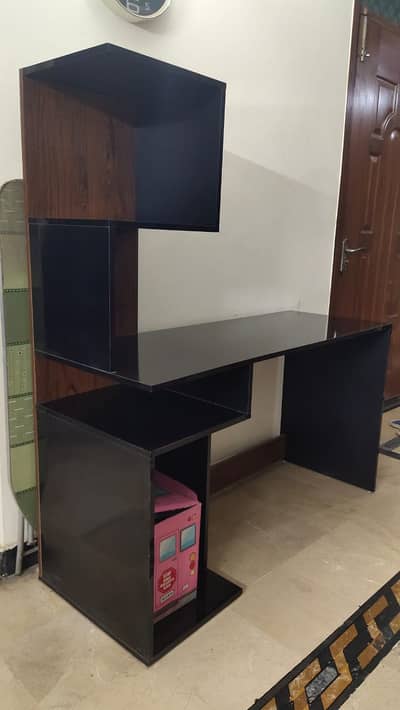 Computer table
