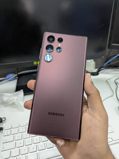 Samsung S22 Ultra 8gb/128gb mint condition phone