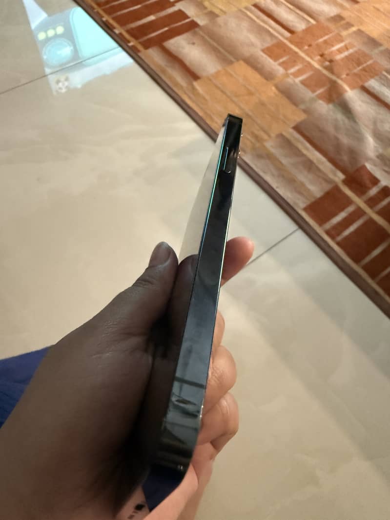 Apple iPhone 12 1