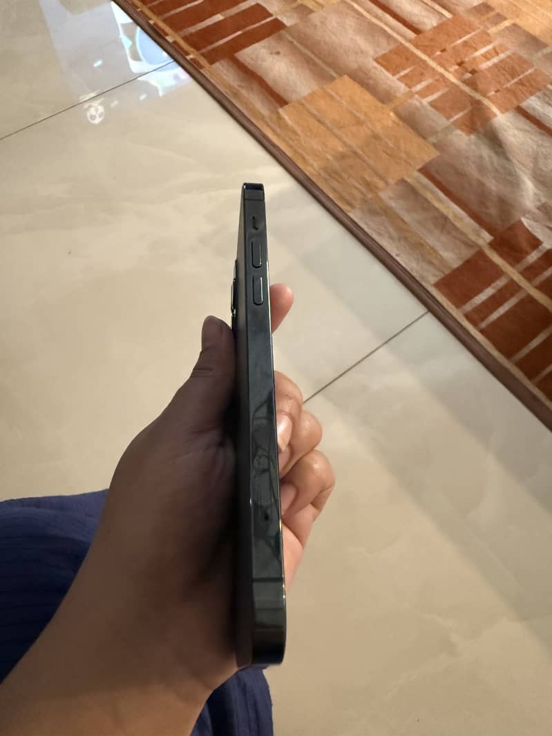 Apple iPhone 12 3