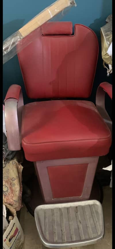 2 Salon chairs 1 Head wash chair