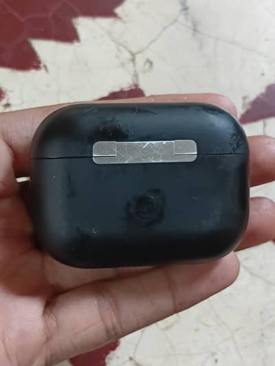 for sale earbuds pro2 hai used only one month price 1800
