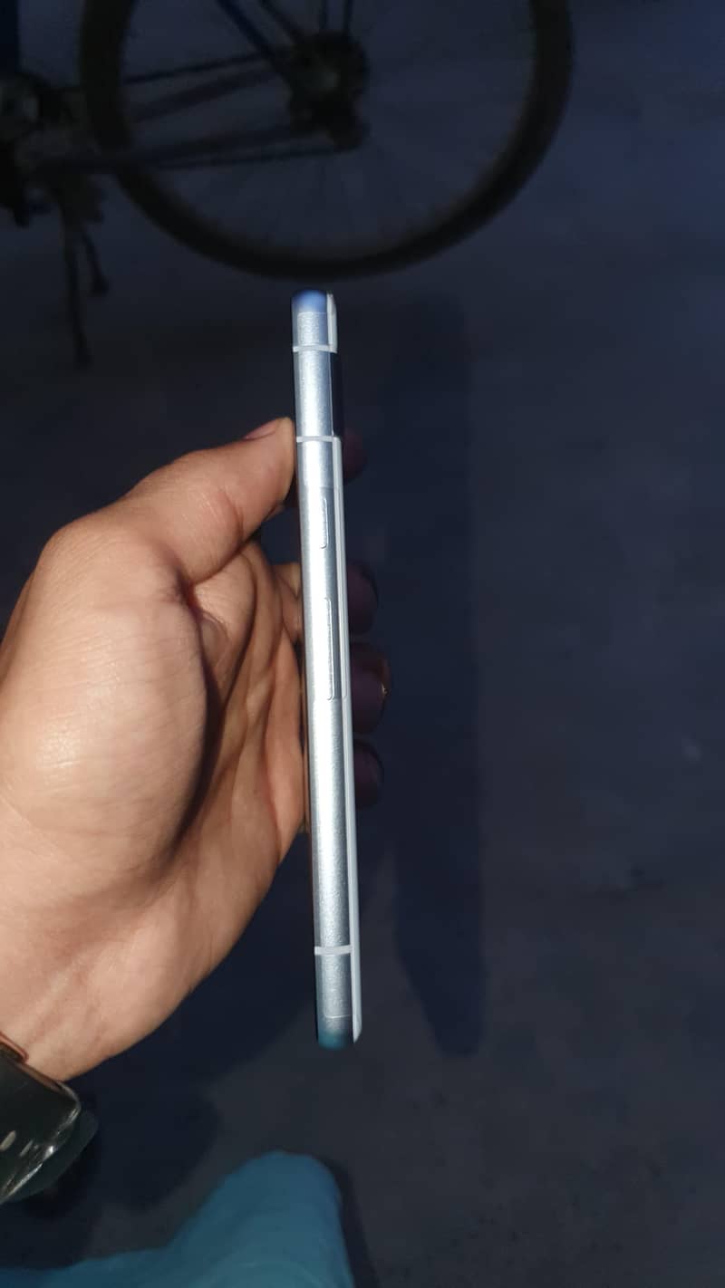 Google pixel 7a 4