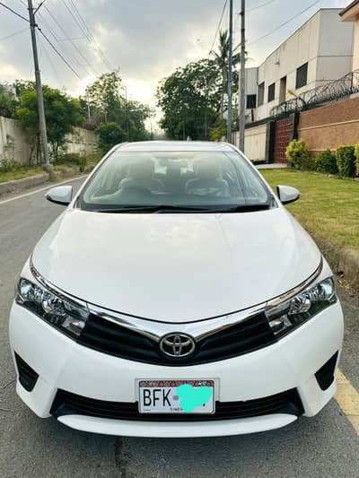 Toyota Corolla XLi con GLi  model 2016 original white color