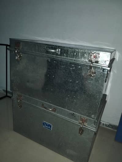 small trunks with frames