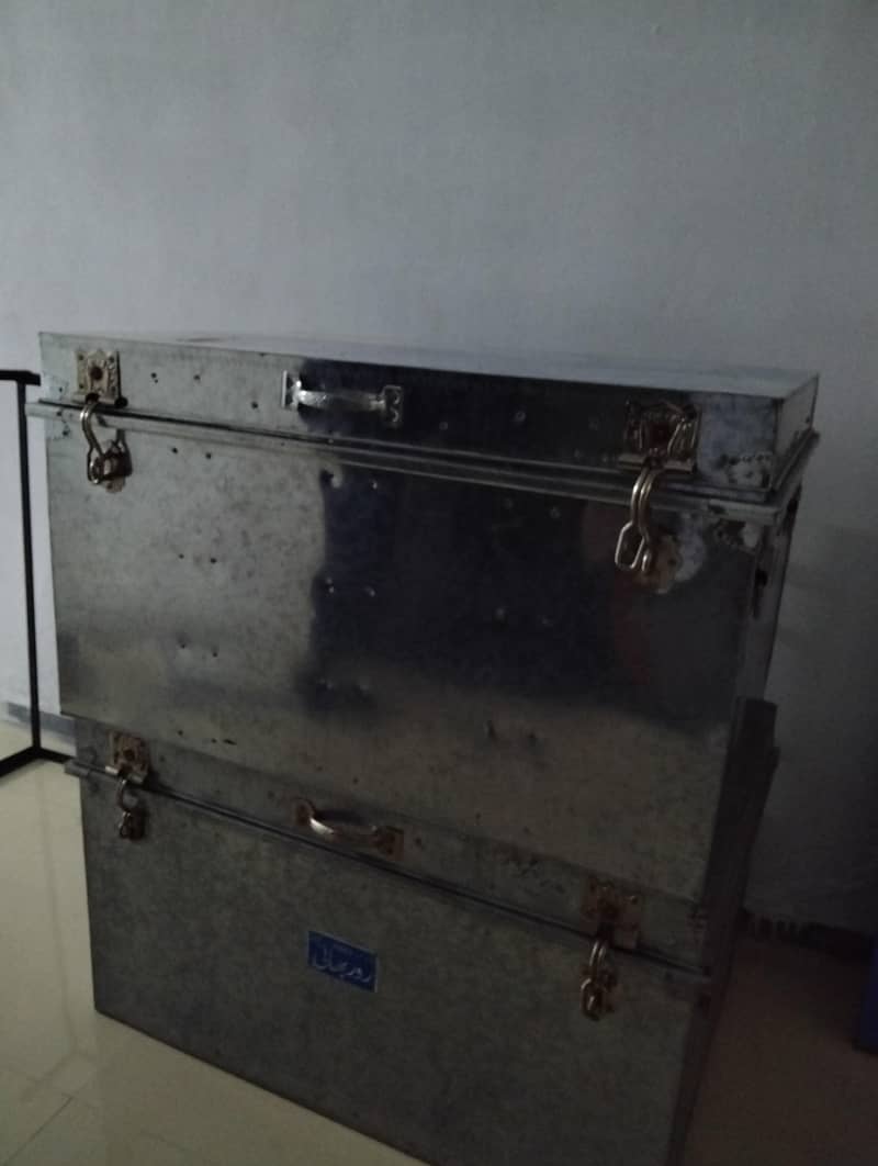 small trunks with frames 1