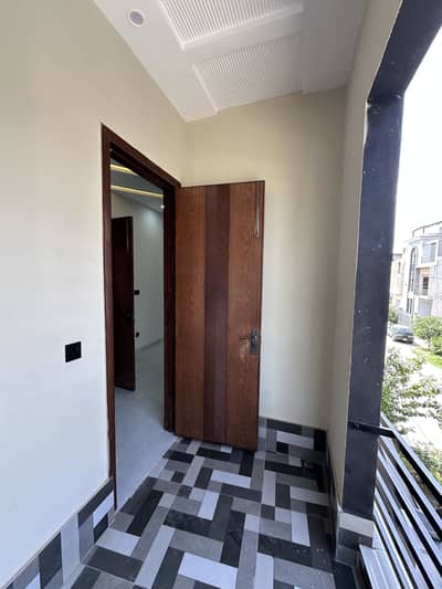 5 marla upper portion available for rent in park view city