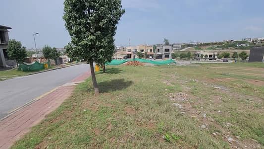 1 Kanal (50x90) Level and Solid Land Plot for Sale. Near to Masjid, Park, School and Markets. Dem 3.50 Cr.