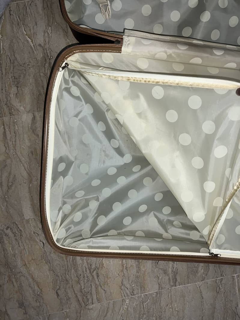Suit case large size 1