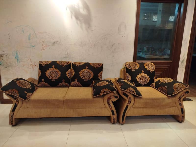 2 sofa sets 321 with table 0