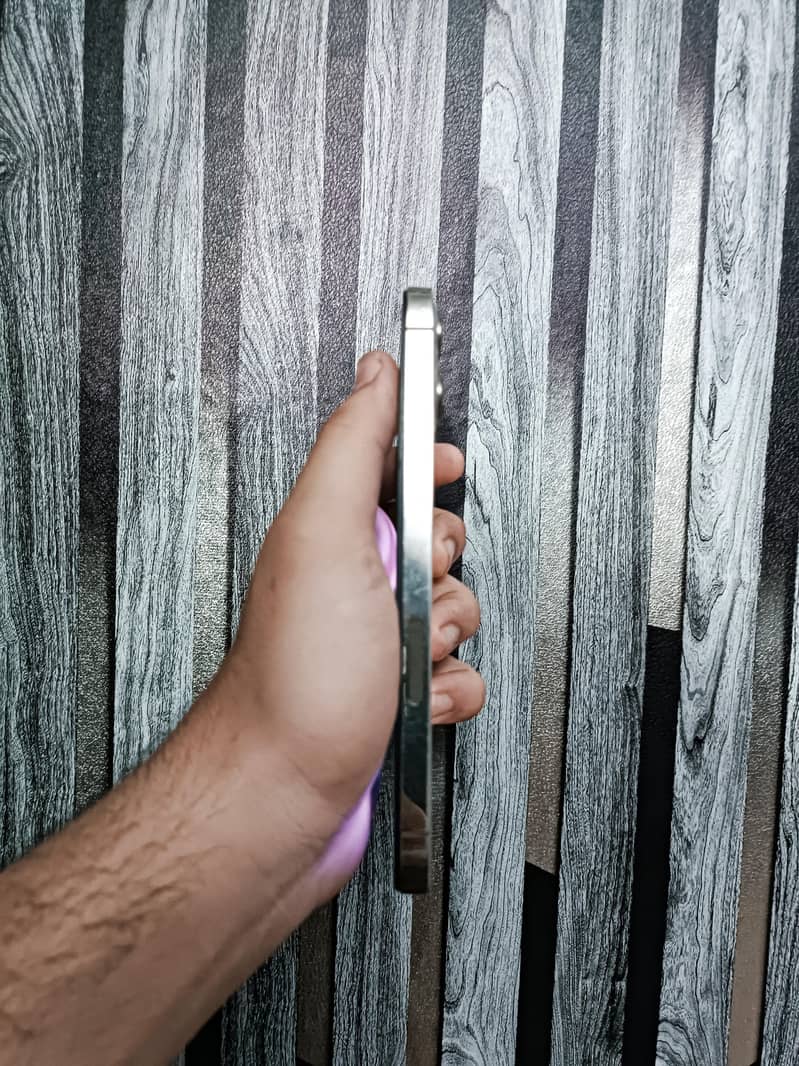 iPhone 12 pro max 4