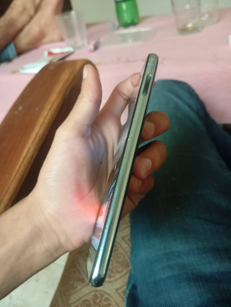 Samsung s10e 4
