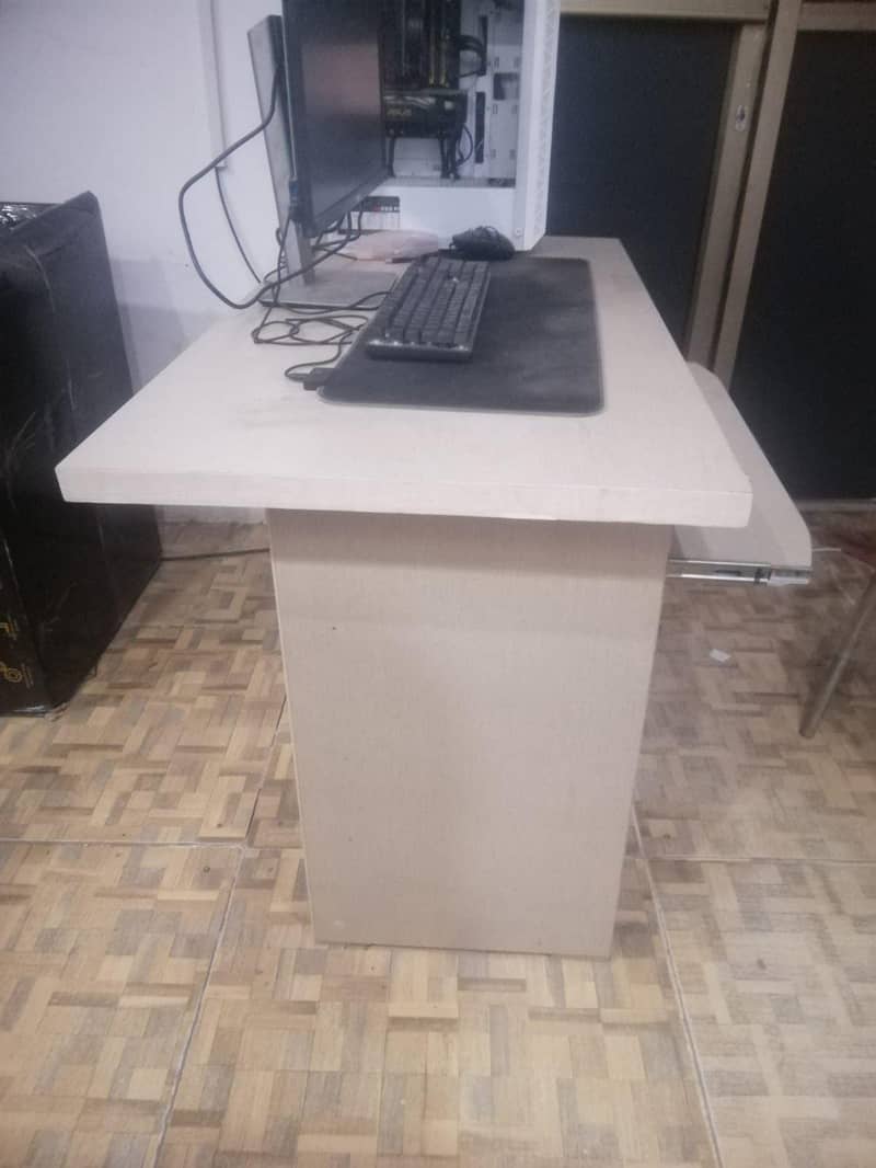 Computer Table 1