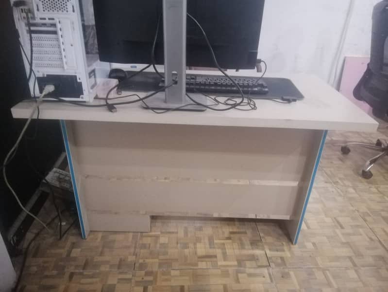 Computer Table 0