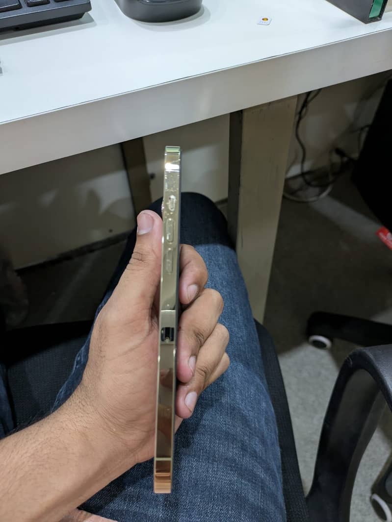Iphone 12pro max 3